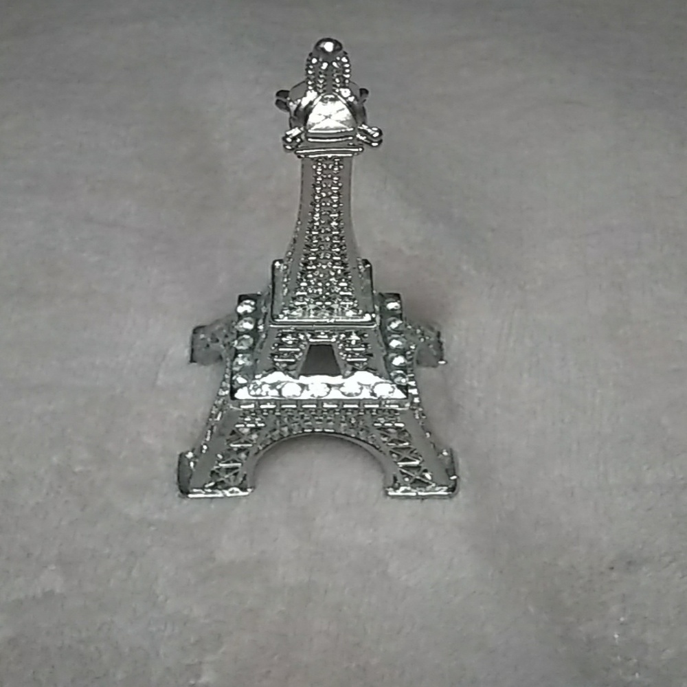 Mini eiffel tower statue